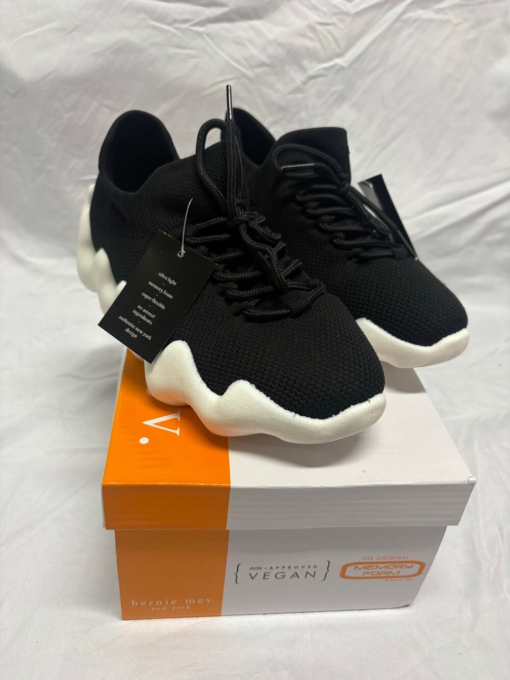 Bernie Mev New York Womens sneakers Size 7 Black new with box